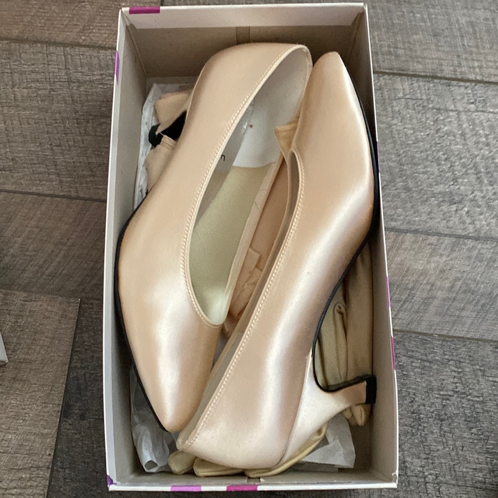 Rose gold 8 Wide heels